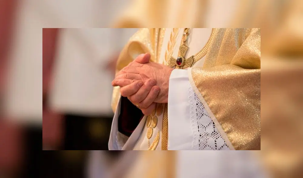 El cura afirmó que participó en dos ocasiones en un trío sexual.