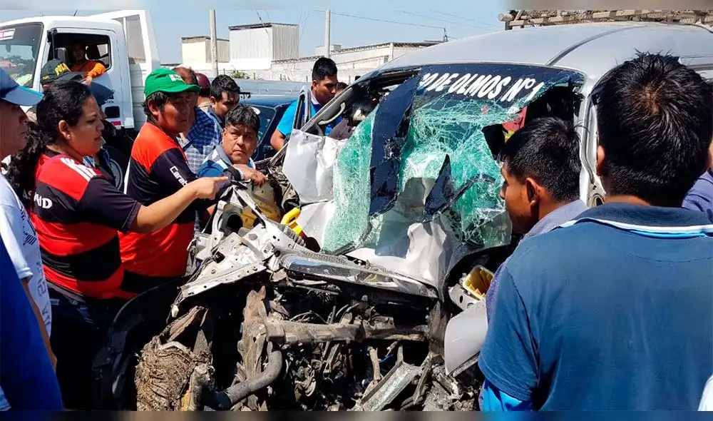 Lambayeque: choque entre minivan y tráiler deja un fallecido [VIDEO]