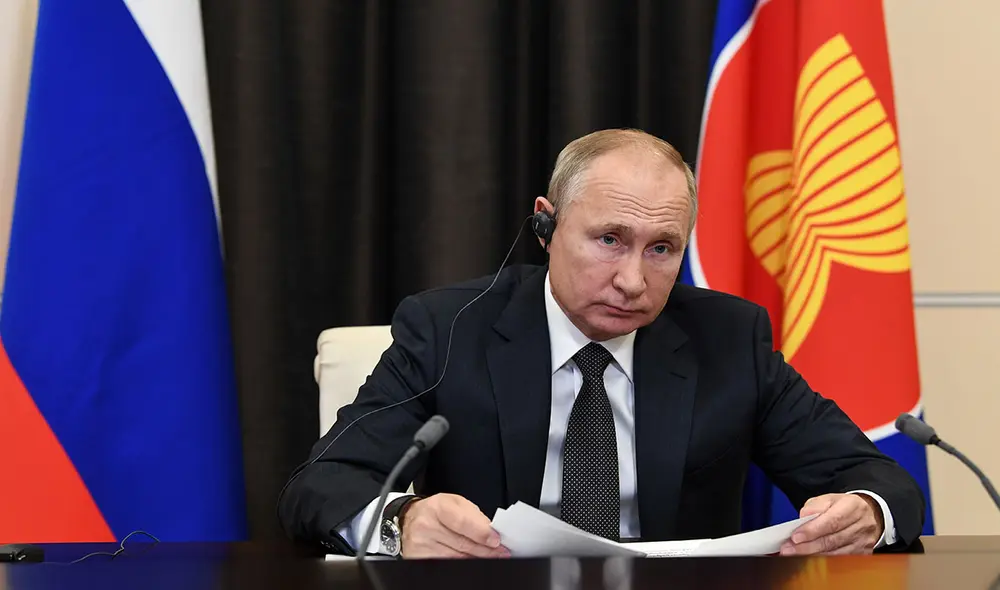 Vladimir Putin durante la Cumbre de Asia Oriental. Foto: Sputnik/AFP Vladimir Putin durante la Cumbre de Asia Oriental. Foto: Sputnik/AFP