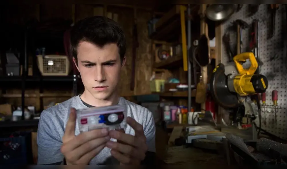 Clay Jensen de ’13 Reasons Why’ impresiona con su nuevo look antes de estreno