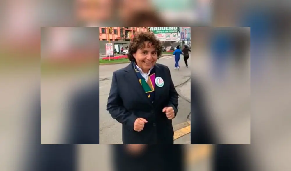 Candidata de Magdalena imita a Thalía y se arriesga con reto para ganar elecciones Candidata de Magdalena imita a Thalía y se arriesga con reto para ganar elecciones