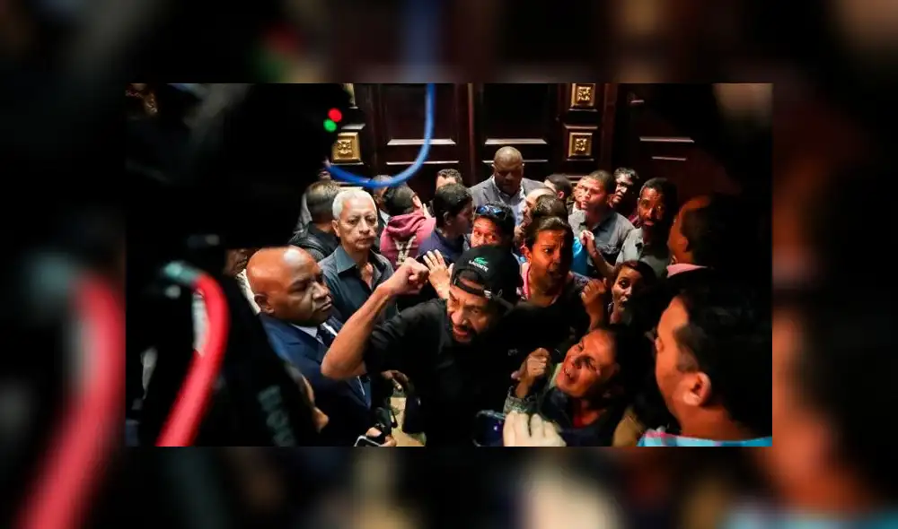 Colectivos de Maduro irrumpieron violentamente en la Asamblea Nacional [VIDEOS]