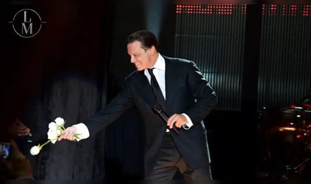 Luis Miguel se enoja en pleno show y lanza objetos al público [VIDEO]