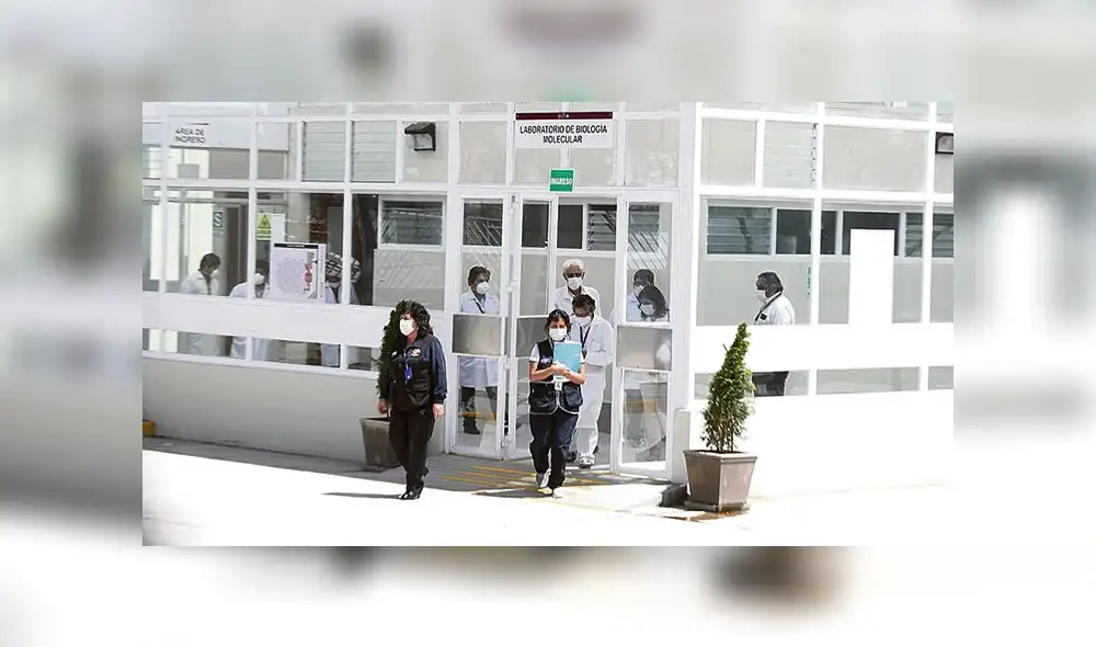 Visita. Especialistas del INS llegaron ayer a laboratorio de biología molecular de la Unsa.