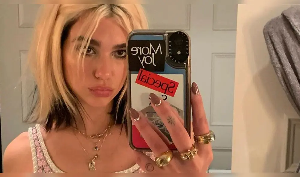 Dua Lipa se quita el sostén y se suma a famosas que no lo usan