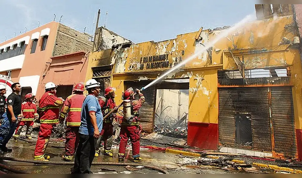 Bomberos no tienen escalas telescópicas 