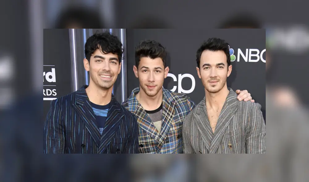 En Facebook, unos mariachis aprovecharon la visita de los hermanos Jonas a México, para tocar una de sus canciones. En Facebook, unos mariachis aprovecharon la visita de los hermanos Jonas a México, para tocar una de sus canciones.