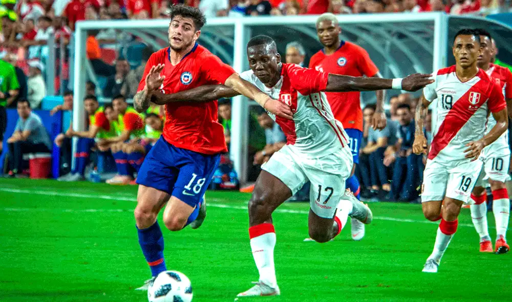 Chile vs. Perú se enfrentan HOY EN VIVO y EN DIRECTO por semifinales de la Copa América 2019. | Foto: EFE / AFP