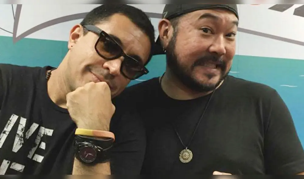 Los locutores de radio anunciaron el fin de un largo ciclo en la radio. Los locutores de radio anunciaron el fin de un largo ciclo en la radio.