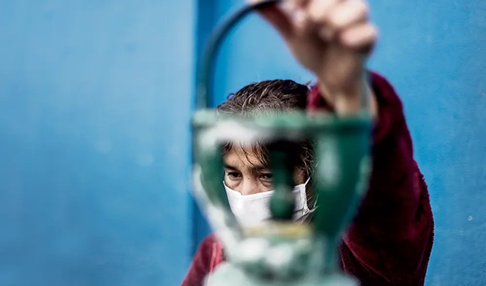 Mujer reclama porque no le entregan el oxígeno que había comprado en la empresa Gases Fanox, del Callao. (Foto: Aldair Mejía) Mujer reclama porque no le entregan el oxígeno que había comprado en la empresa Gases Fanox, del Callao. (Foto: Aldair Mejía)