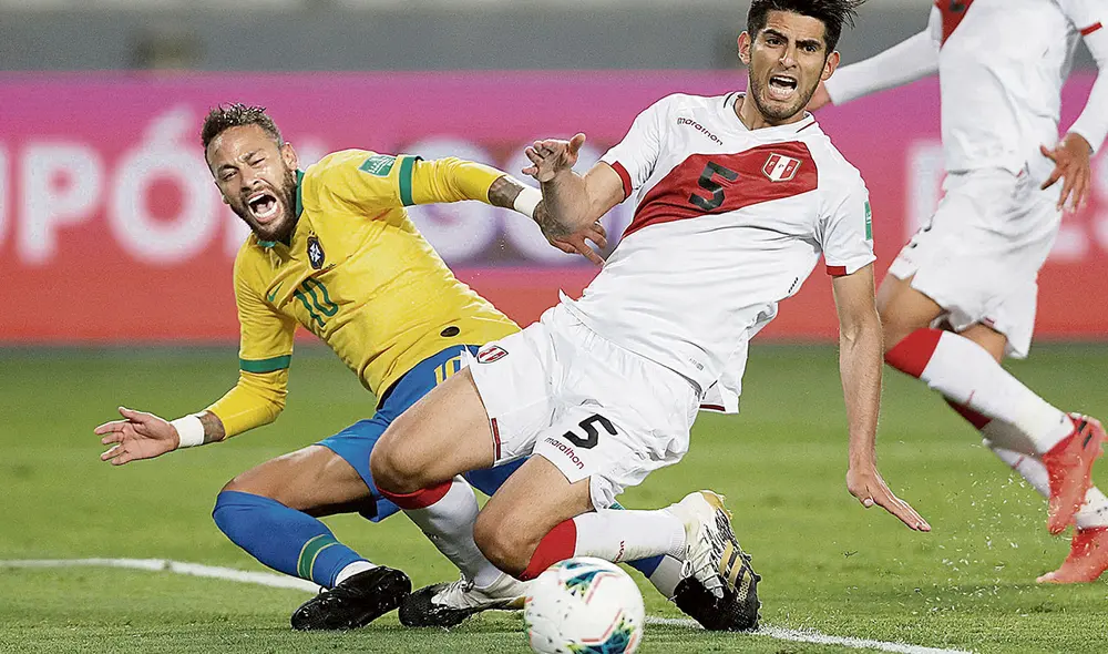 ¿Penal? Imagen de la supuesta falta cometida por Carlos Zambrano en contra de Neymar. Fotos: Pool de fotoperiodistas del Perú ¿Penal? Imagen de la supuesta falta cometida por Carlos Zambrano en contra de Neymar. Fotos: Pool de fotoperiodistas del Perú