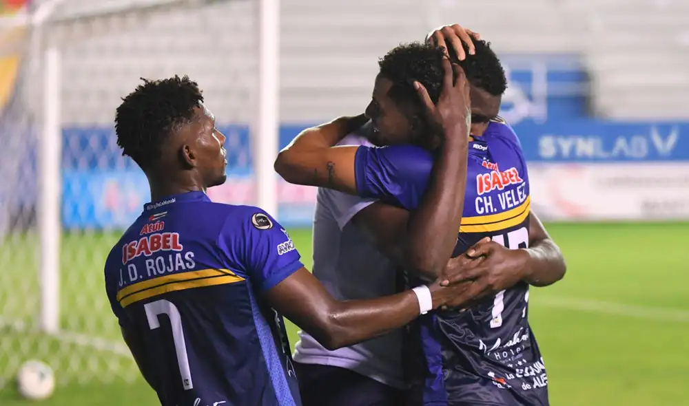 Delfín SC superó a su similar de LDU con goles de Garcés y Rojas por la jornada 14 de la Segunda Fase de LigaPro de Ecuador. Foto: Twitter. Delfín SC superó a su similar de LDU con goles de Garcés y Rojas por la jornada 14 de la Segunda Fase de LigaPro de Ecuador. Foto: Twitter.