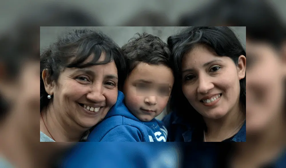 Sandra junto a su hija Daniela y el pequeño Dante, quien nació mediante vientre subrogado. Foto: Clarín.