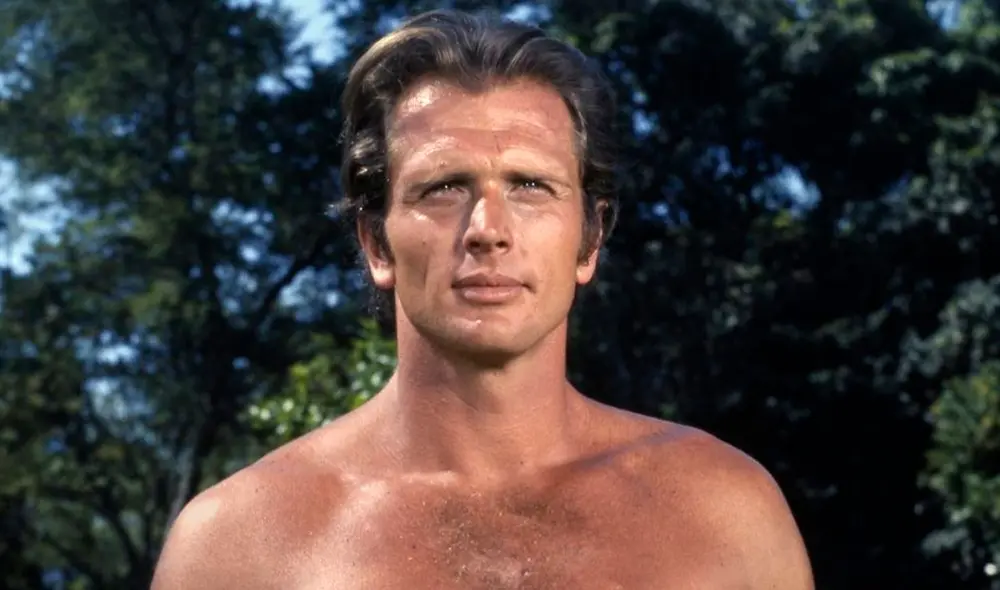 El veterano actor Ron Ely presentó una demanda contra los oficiales que dispararon contra su hijo tras sospechar que asesinó a su madre. Crédito: DailyMail El veterano actor Ron Ely presentó una demanda contra los oficiales que dispararon contra su hijo tras sospechar que asesinó a su madre. Crédito: DailyMail