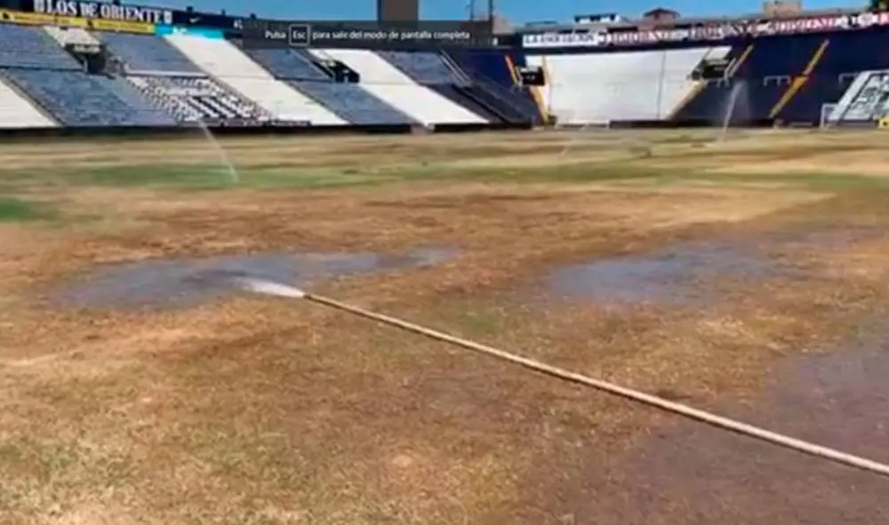 La cancha del Alejandro Villanueva luce en completo abandono. Foto: Twitter La cancha del Alejandro Villanueva luce en completo abandono. Foto: Twitter