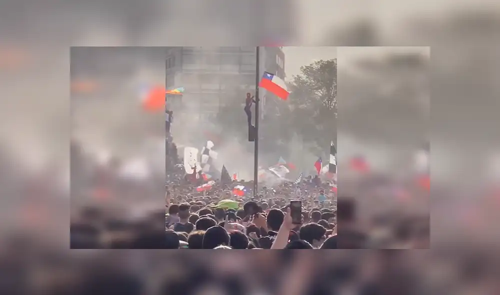 En Facebook, el popular personaje estuvo en la denominada ‘Marcha Histórica’ y acompañó a los chilenos.