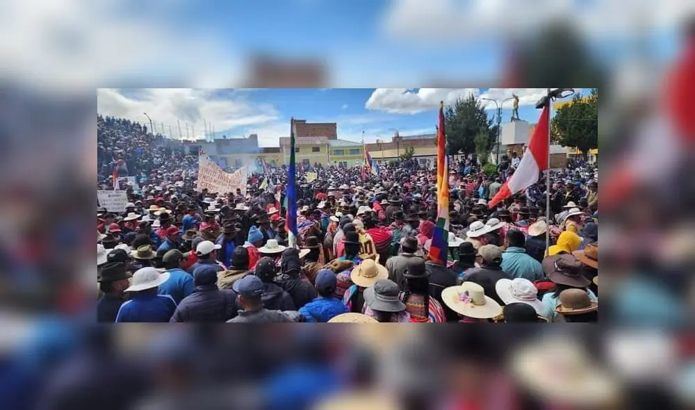 En imágenes una reunión en Zepita con pobladores aimaras antes de la marcha a Puno. Foto: Elmer Mamani