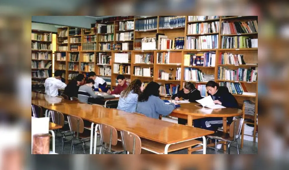 Nuestras bibliotecas están todas en la periferia Nuestras bibliotecas están todas en la periferia