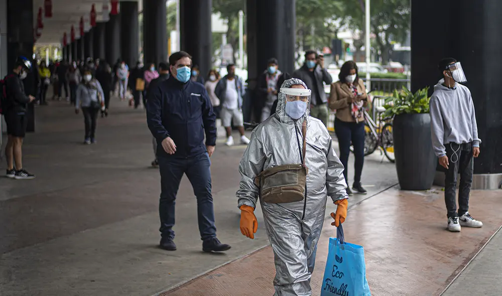 "La OMS estima que al menos el 90% de la población mundial tiene ahora algún nivel de inmunidad al SRAS-CoV-2 debido a una infección previa o a la vacunación", señala la organización. Foto: AFP "La OMS estima que al menos el 90% de la población mundial tiene ahora algún nivel de inmunidad al SRAS-CoV-2 debido a una infección previa o a la vacunación", señala la organización. Foto: AFP