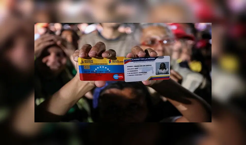Tarjetas para personas con bajos recursos y un documento de identidad, conocido como el Carnet de la Patria, se pulularon en Venezuela bajo el régimen de Nicolás Maduro. Foto: difusión Tarjetas para personas con bajos recursos y un documento de identidad, conocido como el Carnet de la Patria, se pulularon en Venezuela bajo el régimen de Nicolás Maduro. Foto: difusión