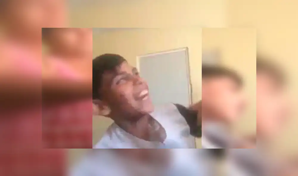 Facebook viral: Niño le pide a su mamá que le de masajes y le juega aterradora broma [VIDEO]