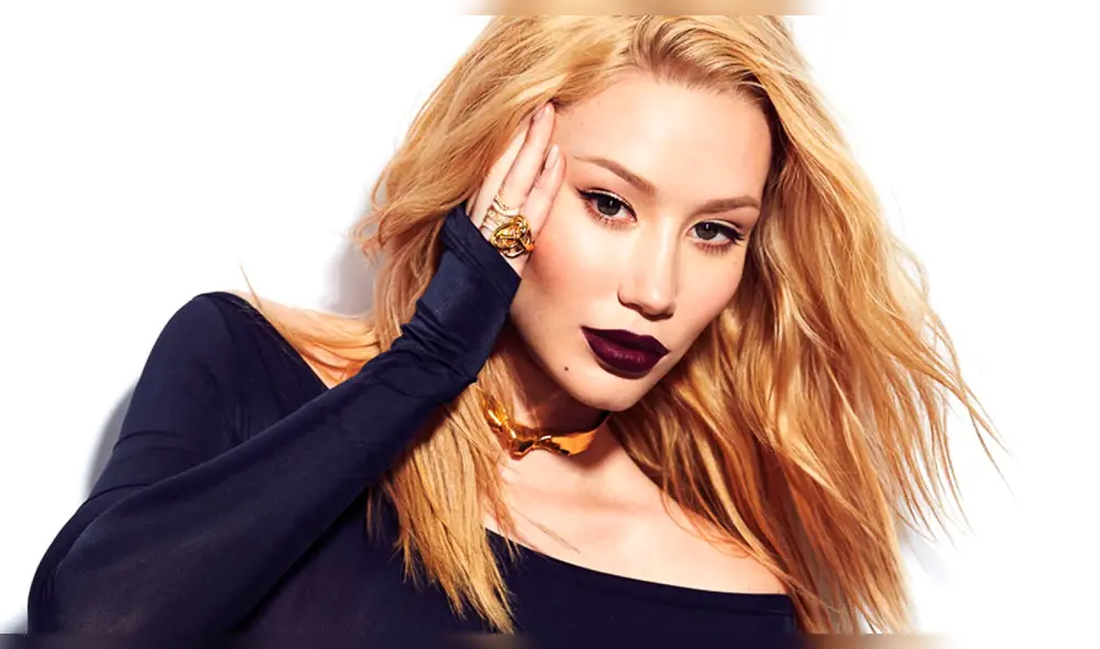 Iggy Azalea se desnuda en Instagram para promocionar zapatos [FOTOS]