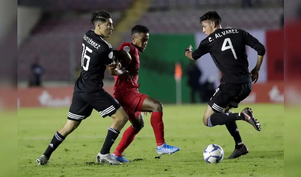 AME5523. CIUDAD DE PANAMÁ (PANAMÁ), 15/11/2019.- El mediocampista Rodolfo Pizarro (arriba) de México disputa el balón este viernes con el volante Alberto Quintero de Panamá (abajo), durante el partido de fútbol entre ambas selecciones por la Liga de Naciones Concacaf, en el estadio Rommel Fernández, en Ciudad de Panamá (Panamá). EFE/Bienvenido Velasco AME5523. CIUDAD DE PANAMÁ (PANAMÁ), 15/11/2019.- El mediocampista Rodolfo Pizarro (arriba) de México disputa el balón este viernes con el volante Alberto Quintero de Panamá (abajo), durante el partido de fútbol entre ambas selecciones por la Liga de Naciones Concacaf, en el estadio Rommel Fernández, en Ciudad de Panamá (Panamá). EFE/Bienvenido Velasco