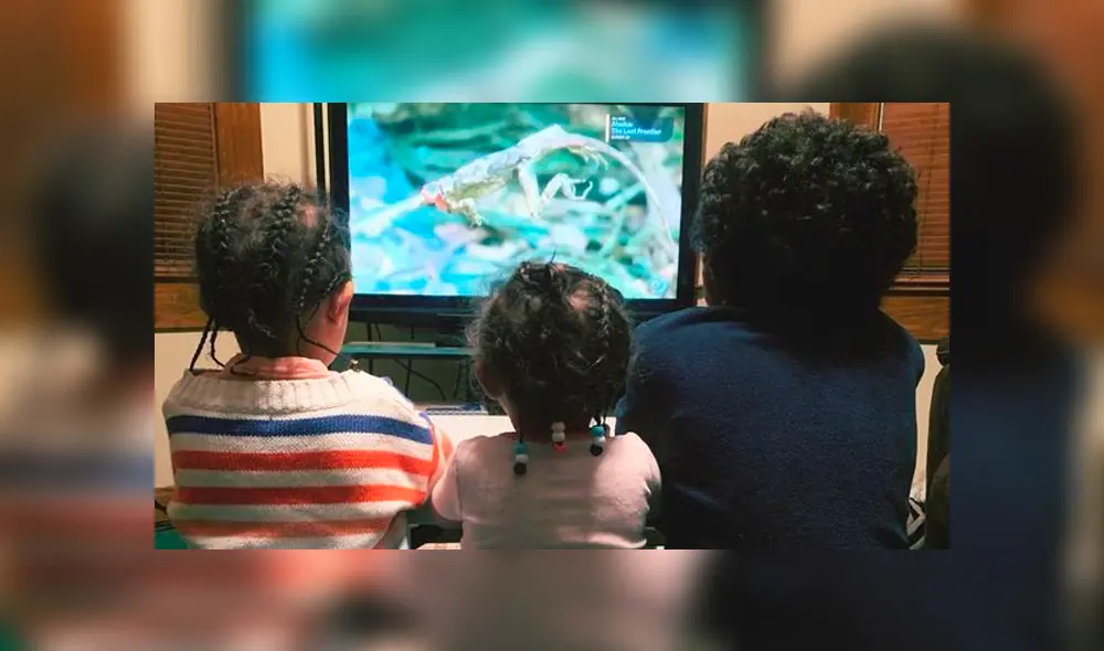 Padres educan a sus hijos con Netflix en Estados Unidos. Foto:MDWfeatures / Taylor Catron