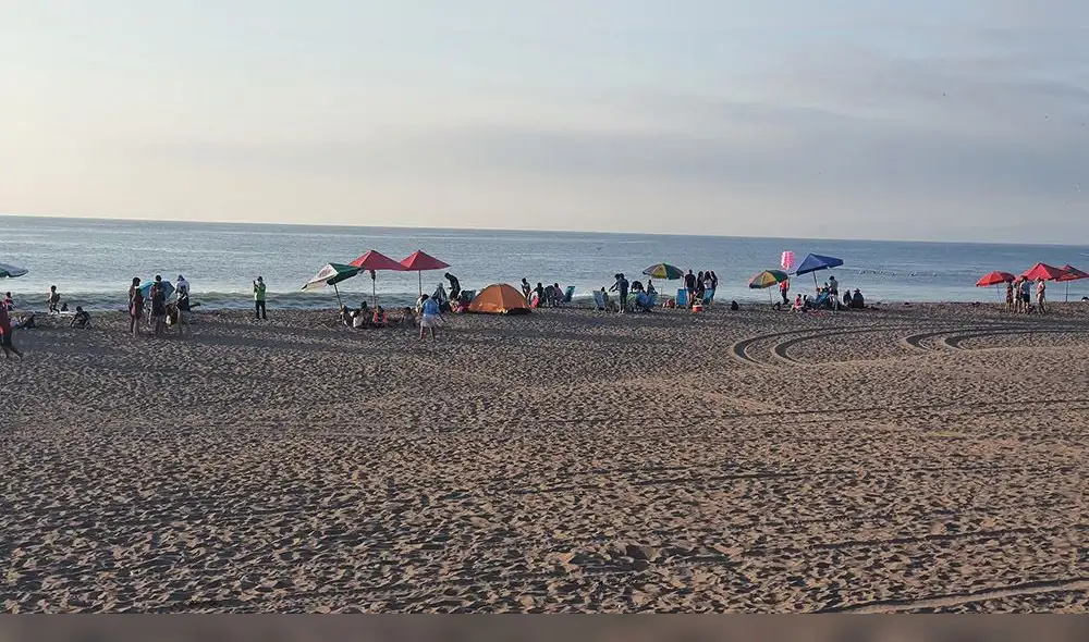 Playas de Ilo lucen abarrotadas de personas en los últimos dias. Foto: Prensa Libre Ilo.
