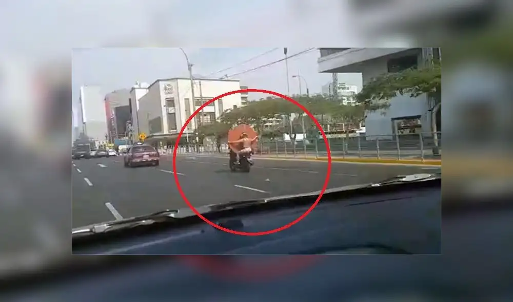 Av. Javier Prado: graban a sujeto cuando trasladaba madera en motocicleta [VIDEO]