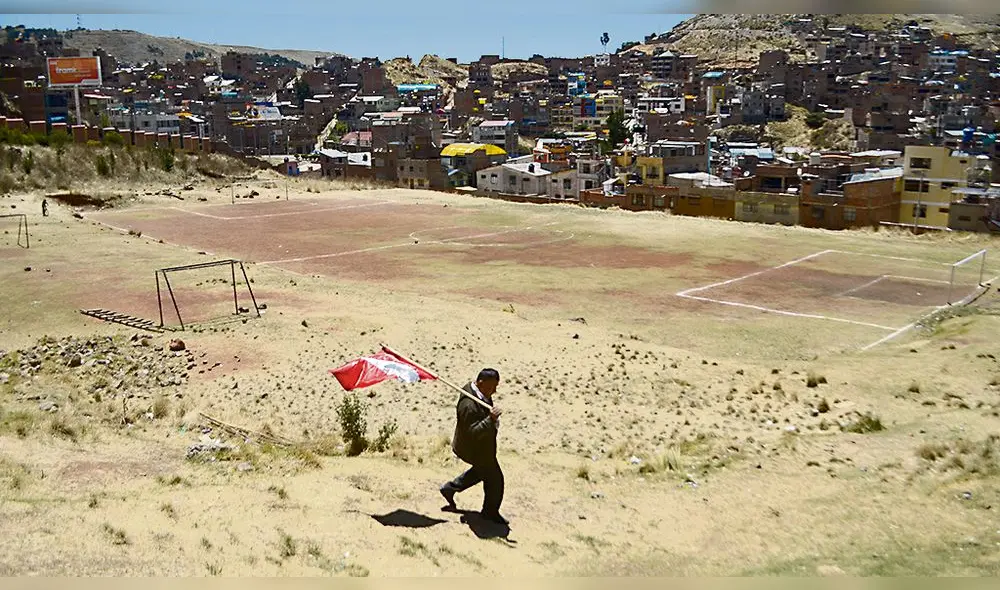 defensa. Padres defendieron cancha del colegio Huáscar. defensa. Padres defendieron cancha del colegio Huáscar.