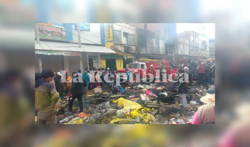 Puno: Voraz incendio convierte en cenizas feria de Navidad en Juliaca [FOTOS y VIDEOS]