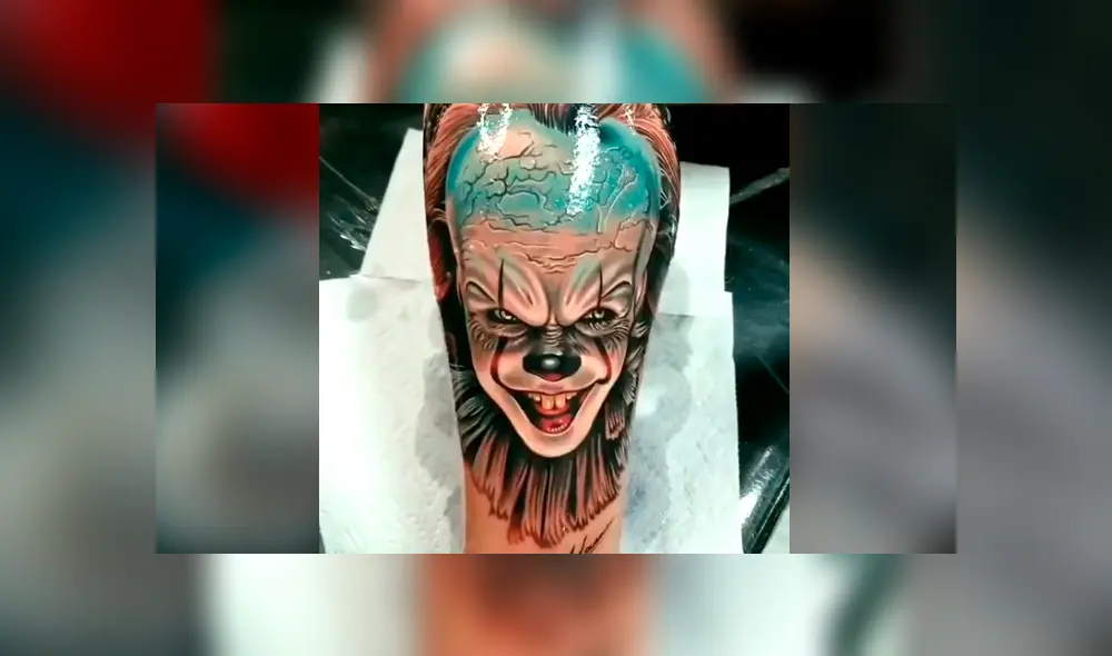 En Facebook se viralizó el increíble resultado del tatuaje que se hizo un joven con el rostro del payaso 'Pennywise'.