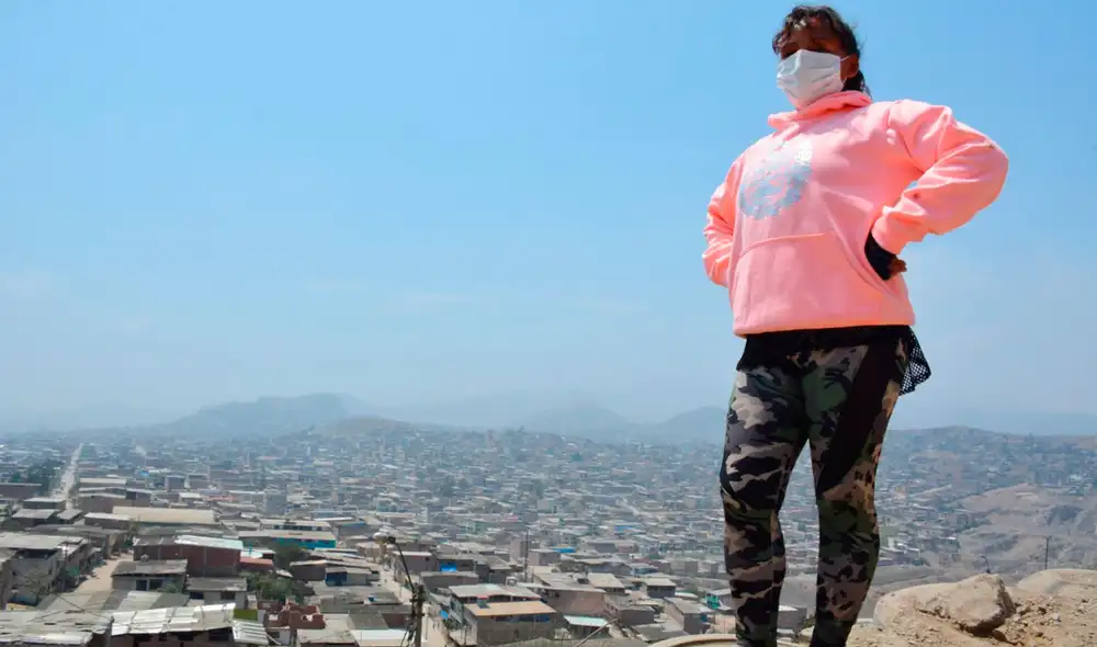 Mujer coraje apoya sus vecinos con ollas comunes. Foto: Midis