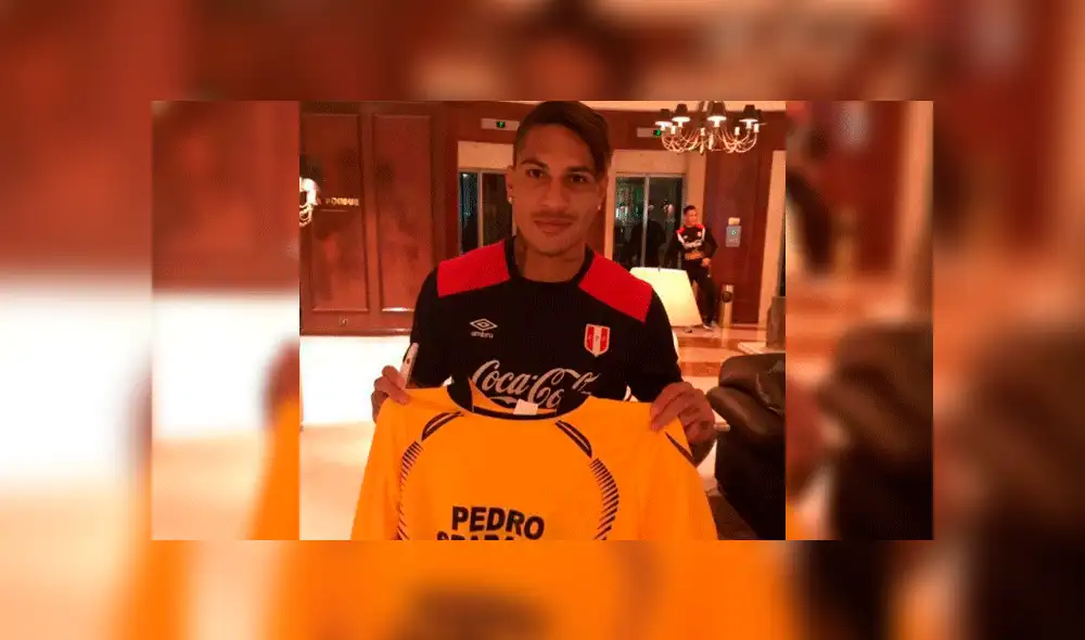 Facebook: Paolo Guerrero se pronuncia sobre imagen en la que posa con propaganda política