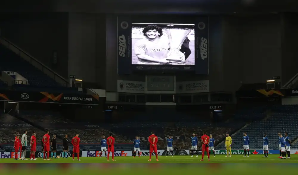 Varios partidos de distintas competiciones han realizado minuto de silencio en memoria de Diego Armando Maradona. Foto: EFE/Andrew Milligan / POOL. Varios partidos de distintas competiciones han realizado minuto de silencio en memoria de Diego Armando Maradona. Foto: EFE/Andrew Milligan / POOL.