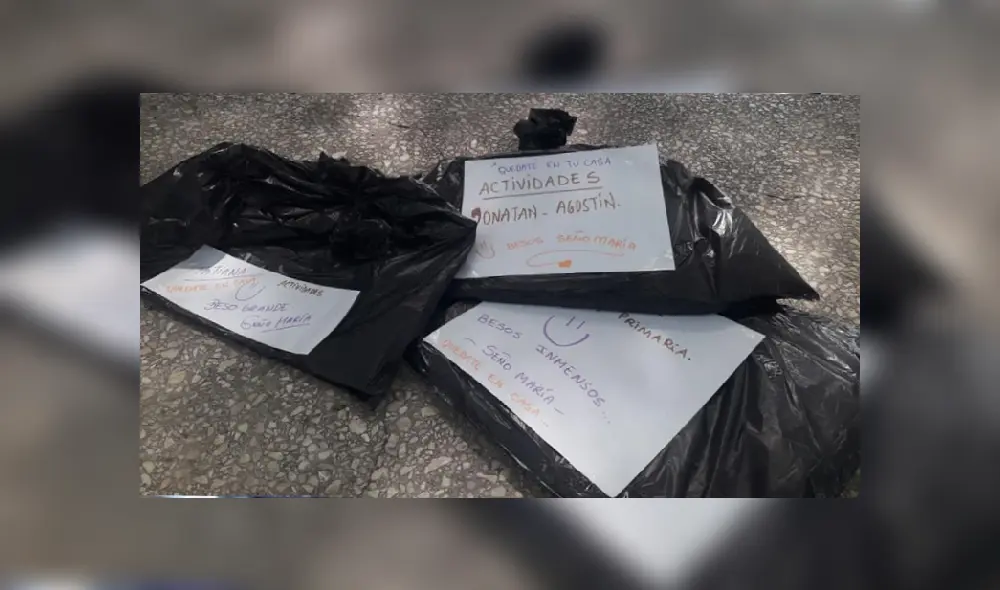 Con mensajes de aliento, la profesora envuelve los cuadernillos de actividades para sus alumnos. (Foto: Facebook)