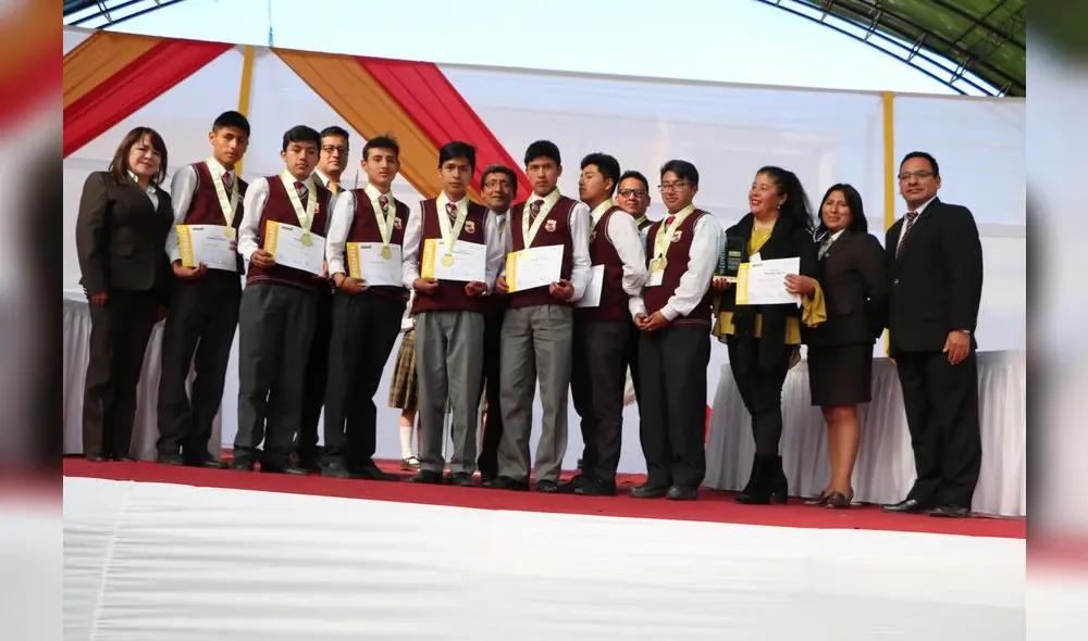 Huancayo: Colegio Santa Isabel gana torneo de debate Expresarte 2018