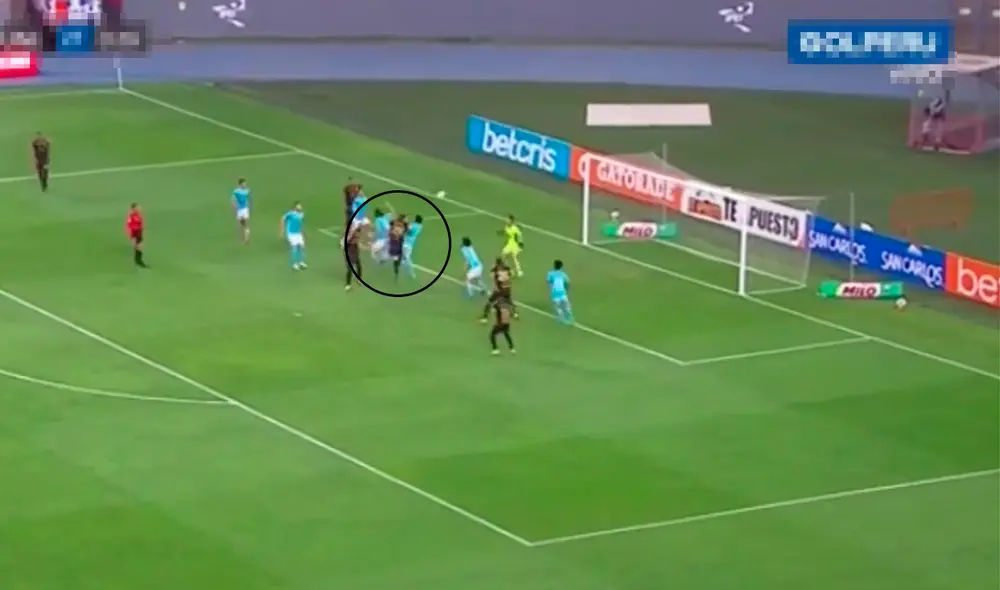 Aldo Corzo marcó de cabeza el segundo gol de Universitario ante Sporting Cristal. Foto: captura de Gol Perú