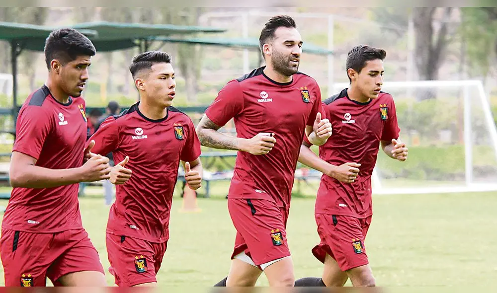 Criticado. Habrá que esperar qué ofrece el uruguayo dentro del campo de juego . Criticado. Habrá que esperar qué ofrece el uruguayo dentro del campo de juego .