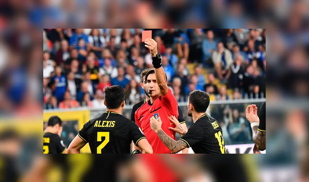 El chileno vio la roja en el inicio de la segunda parte del partido. Créditos: EFE