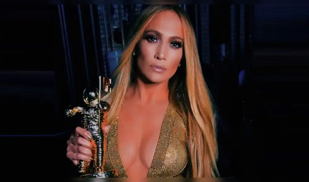 Jennifer Lopez se muestra con ceñidos leggins color piel y enamora a fans [VIDEO]