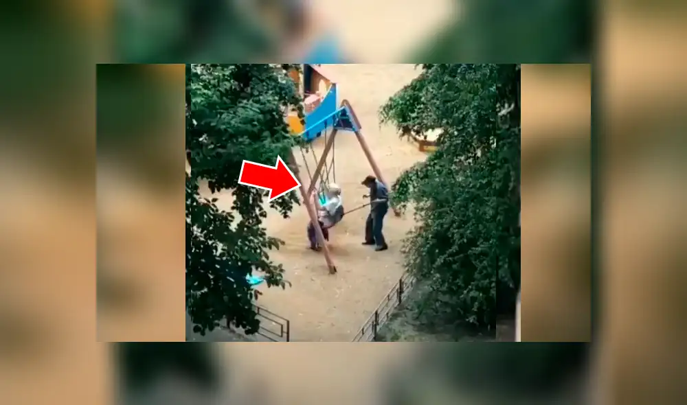 Facebook viral: Anciano columpia a su pareja, se cansa y usa truco para no perder romántico momento [VIDEO]