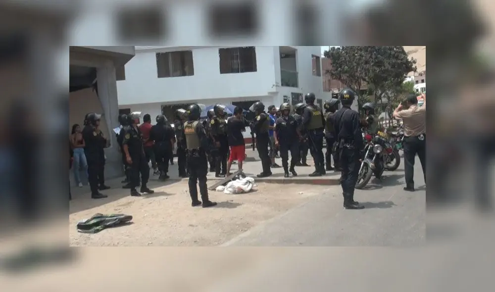 Policías y fiscalizadores solicitaron documentos y el PTP a ciudadanos venezolanos. (Foto: Municipalidad de Surco)