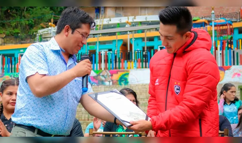 Autoridades de Cusco reconocen a jugador de Cienciano como “ciudadano ilustre”. Autoridades de Cusco reconocen a jugador de Cienciano como “ciudadano ilustre”.