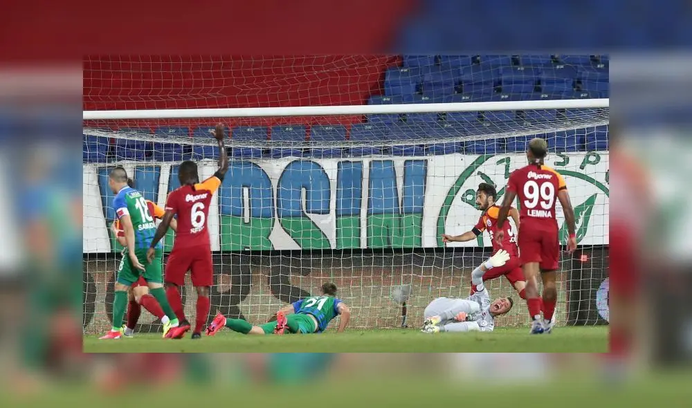 La terrible fractura de tibia y peroné de Fernando Muslera. Foto: EFE