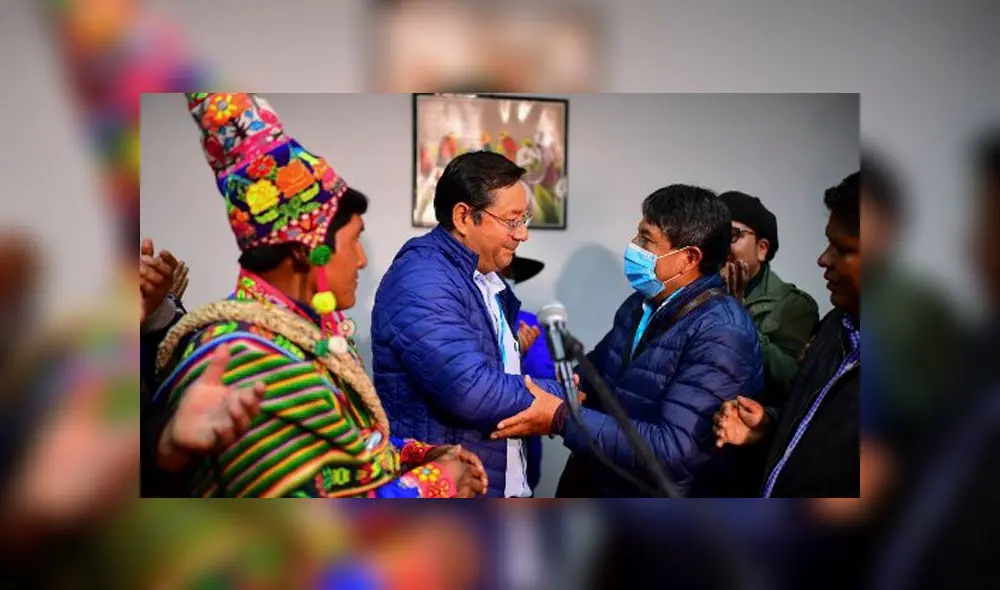 El candidato presidencial izquierdista de Bolivia Luis Arce, del partido MAS, celebra con su compañero de fórmula David Choquehuanca. Fuente: AFP El candidato presidencial izquierdista de Bolivia Luis Arce, del partido MAS, celebra con su compañero de fórmula David Choquehuanca. Fuente: AFP