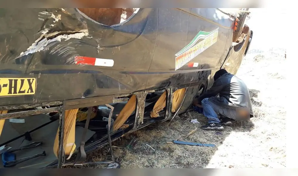 Ocho salvan de morir en despiste y volcadura de camioneta en Apurímac