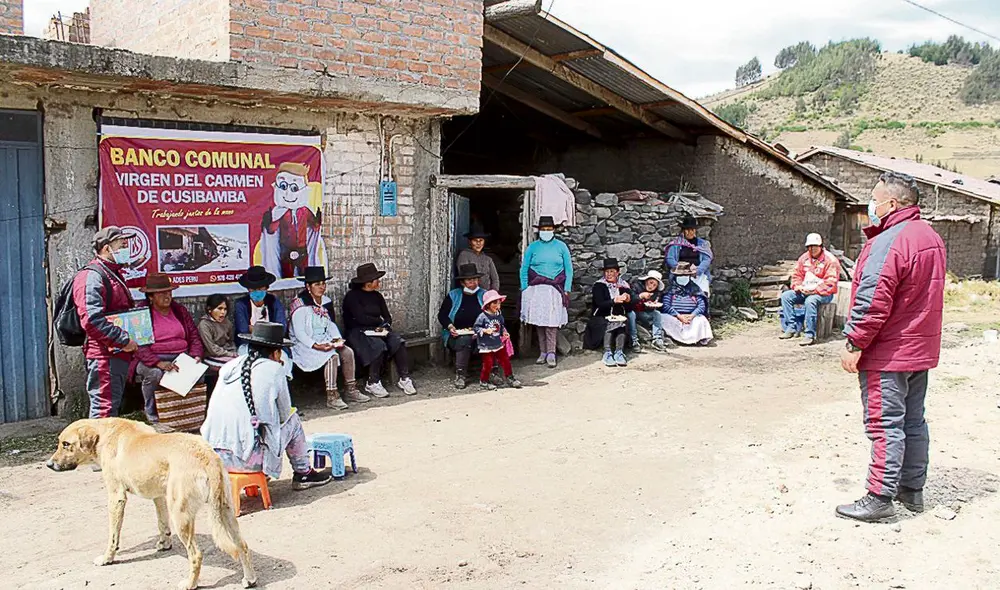 Reunión mensual. Integrantes de los bancos comunales reciben capacitación financiera y pagan sus cuotas. Foto: La República. Reunión mensual. Integrantes de los bancos comunales reciben capacitación financiera y pagan sus cuotas. Foto: La República.