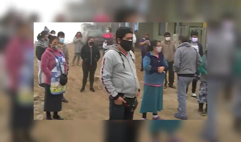 Ciudadanos piden que Sedapal solucione este problema para evitar más contagios por la COVID-19. Créditos: Canal N.